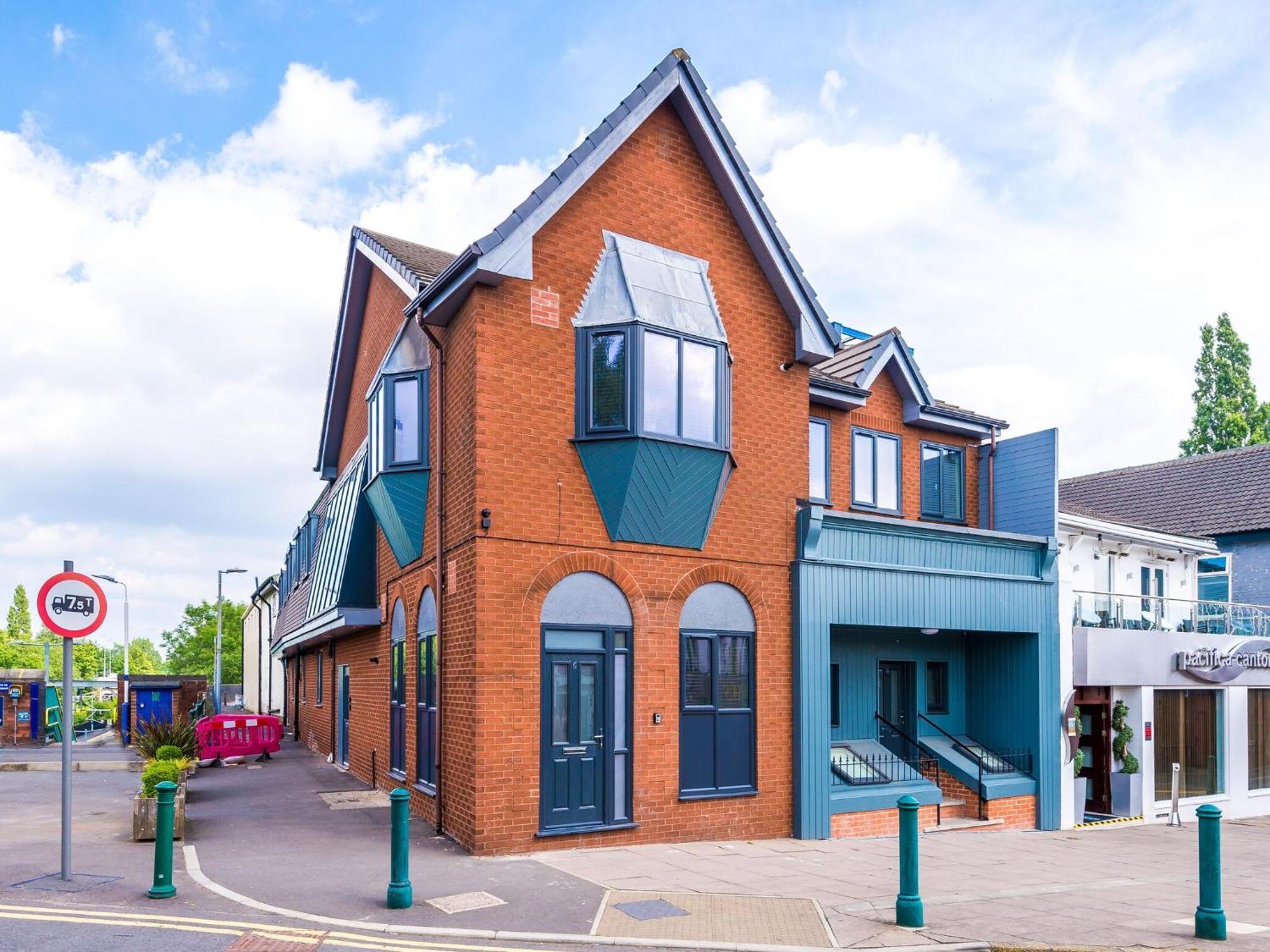 The Ecclesian Deluxe Apartments Near Trafford Centre Eccles Train Station Manchester Exterior photo