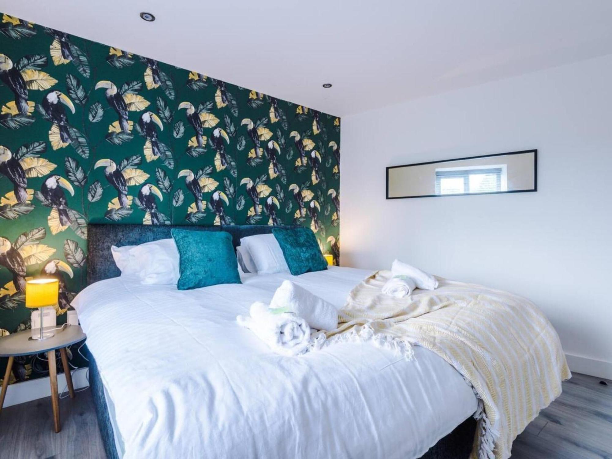The Ecclesian Deluxe Apartments Near Trafford Centre Eccles Train Station Manchester Exterior photo